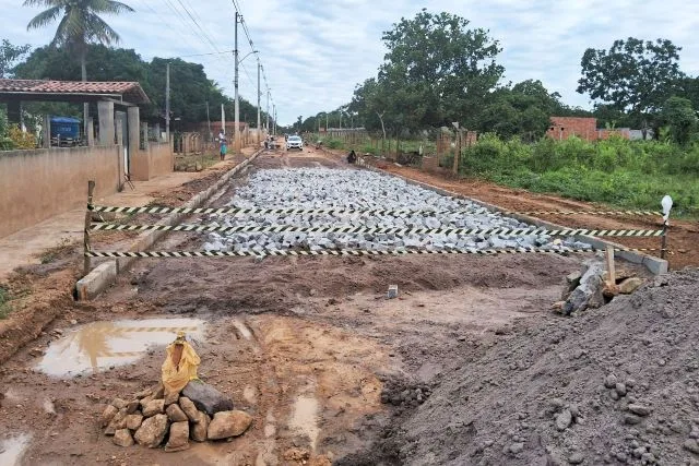 Pavimentação na Pedra Ferrada