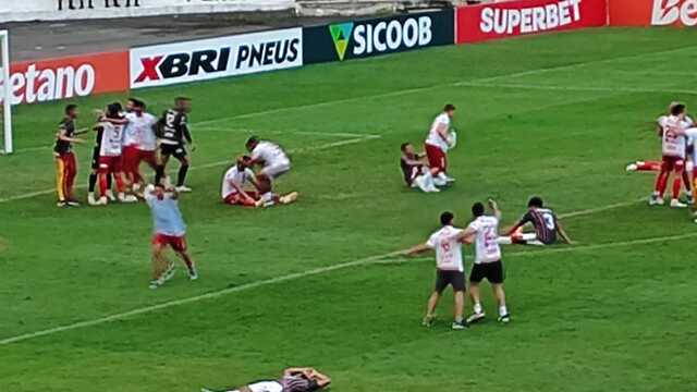 Fluminense empata com o Porto e é eliminado da Série B (4)