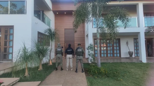 Operação Ceres policial fazendo busca