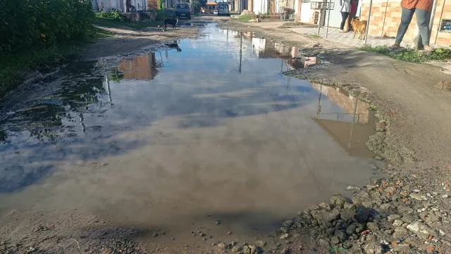 Rua Rio Verde, no bairro Conceição ll, em Feira de Santana