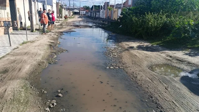 Rua Rio Verde, no bairro Conceição ll, em Feira de Santana