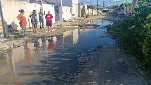 Rua Rio Verde, no bairro Conceição ll, em Feira de Santana