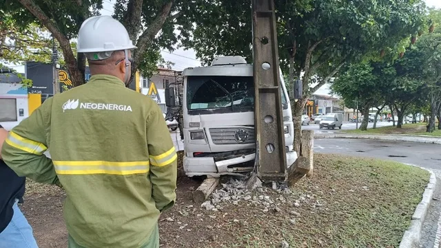 Acidente na Avenida Maria Quitéria