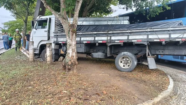 Acidente na Avenida Maria Quitéria