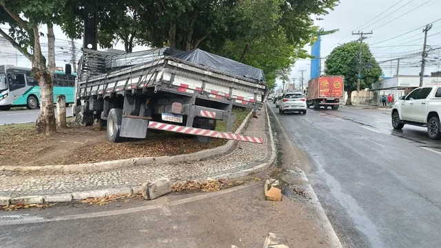 Acidente na Avenida Maria Quitéria