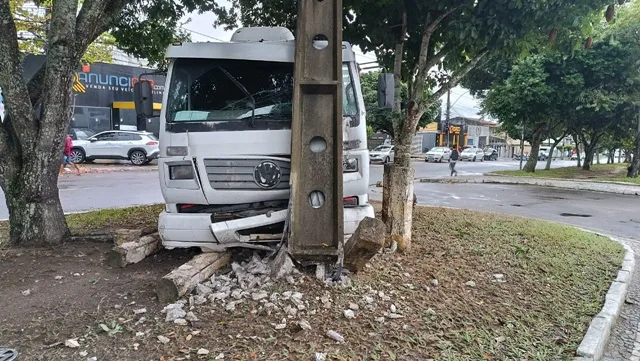 Acidente na Avenida Maria Quitéria