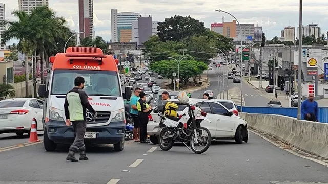 Engavetamento na Avenida Noide Cerqueira