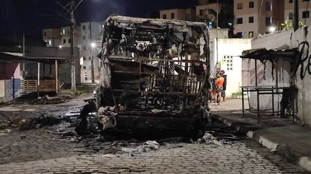 ônibus incendiado no bairro Conceição (2)