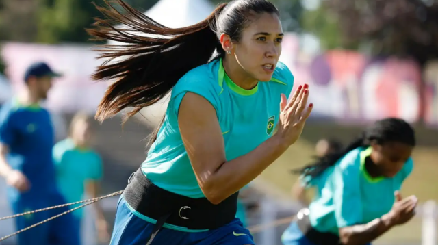 Seleção brasileira feminina - a atacante Adriana -